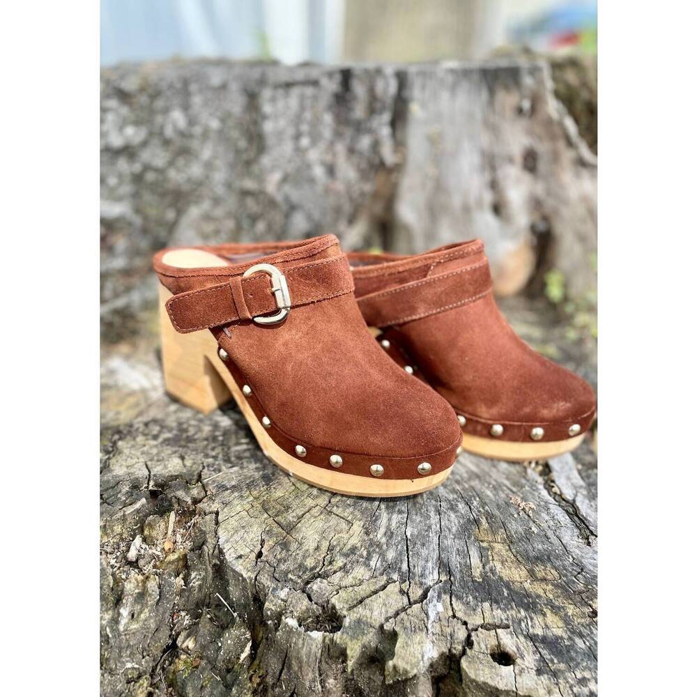 NEW STEVE MADDEN women's studded suede clog in brown